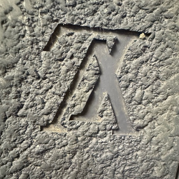 LOUIS VUITTON MEN SNEAKERS - Picture 9 of 13